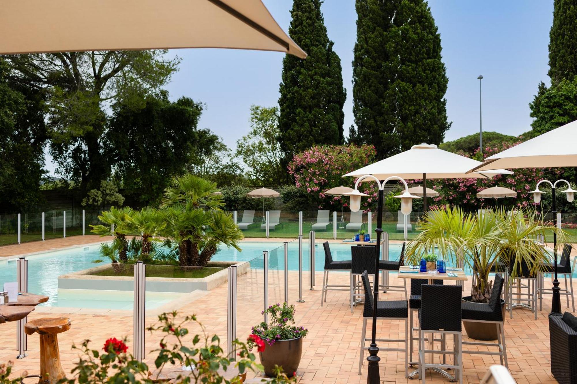Golf Hotel De Valescure & Spa Nuxe Saint-Raphaël Esterno foto